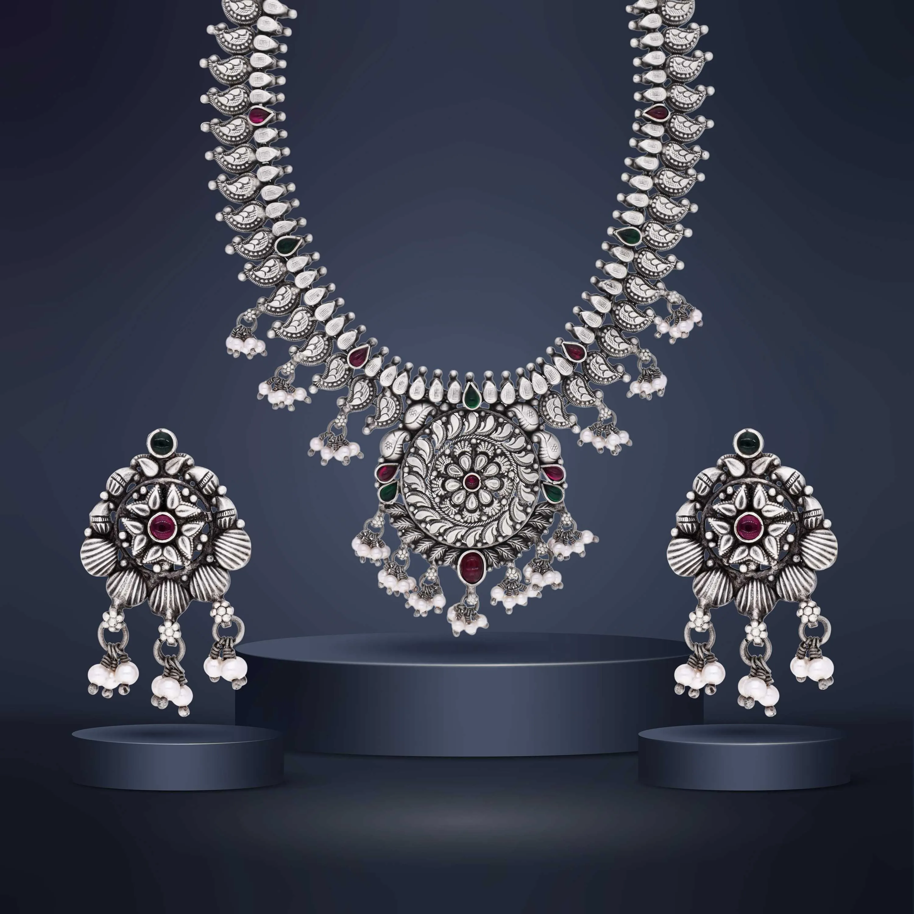 Classic Antique Finished And Studded Silver Necklace Set