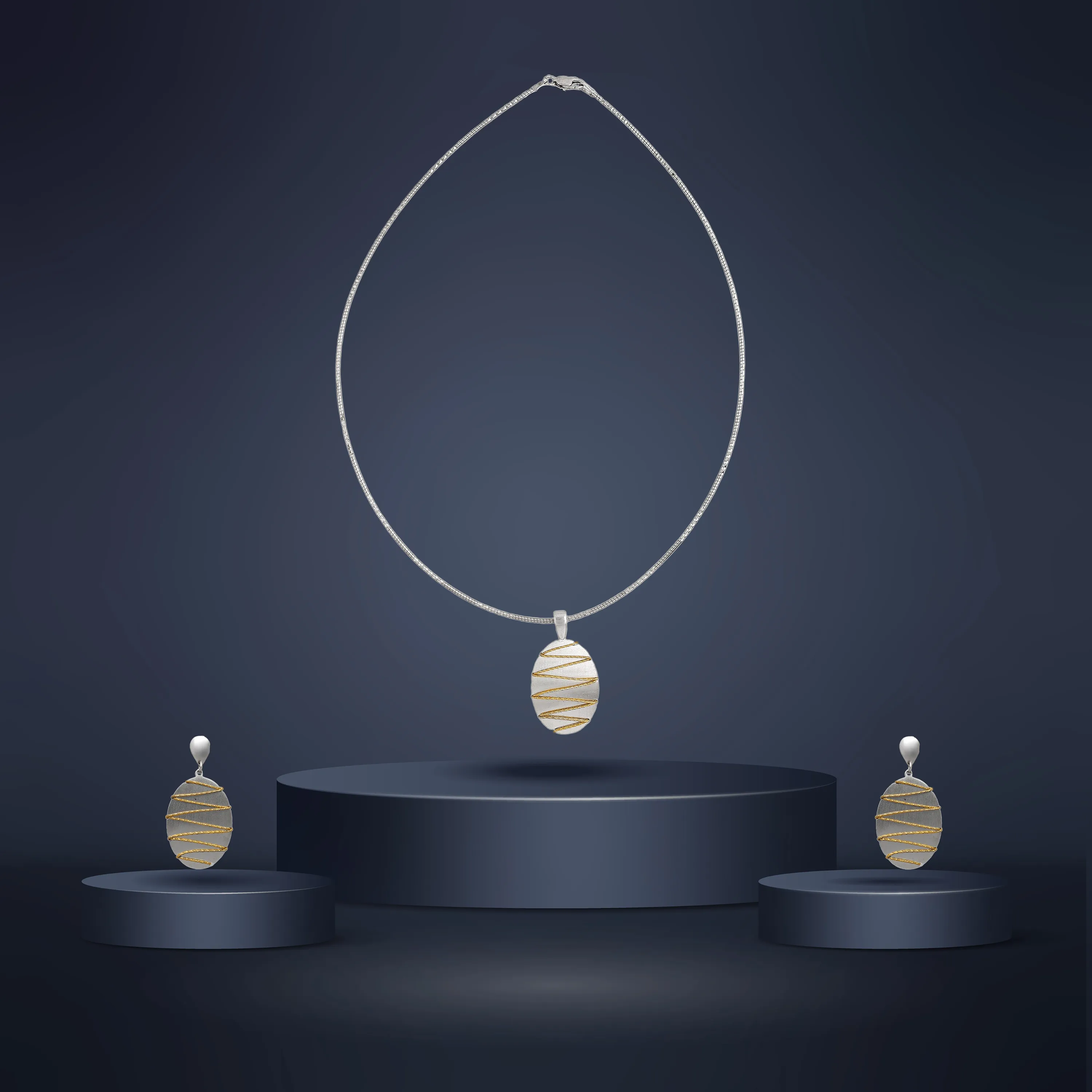 Finely Detailed And Crafted Silver Necklace Set