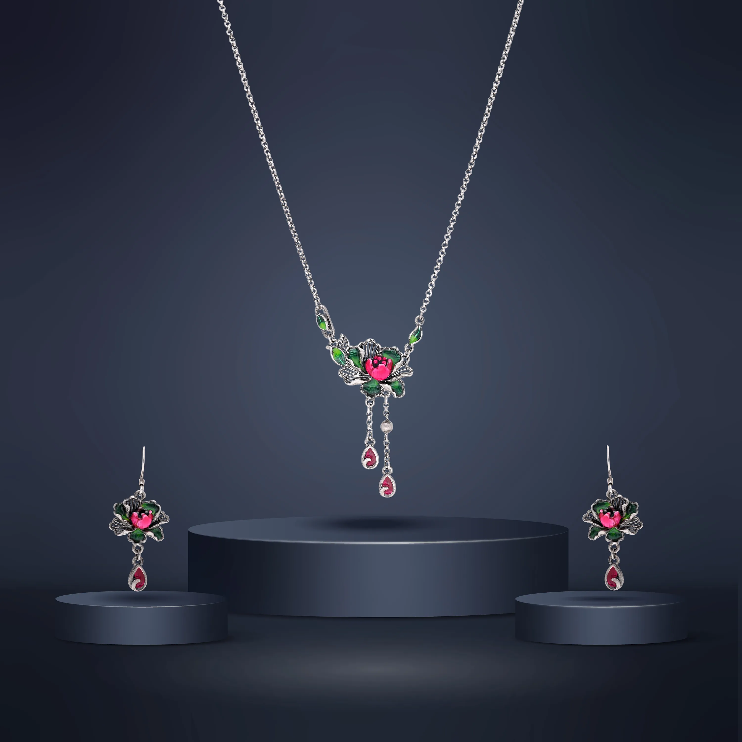 Finely Detailed And Crafted Silver Necklace Set